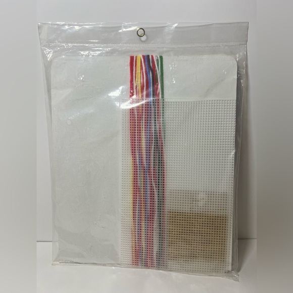 Lot of 2 Columbia Minerva Needlepoint Plastic Canvas Kits 8338 & 8331 VTG 1980 - Picture 6 of 14